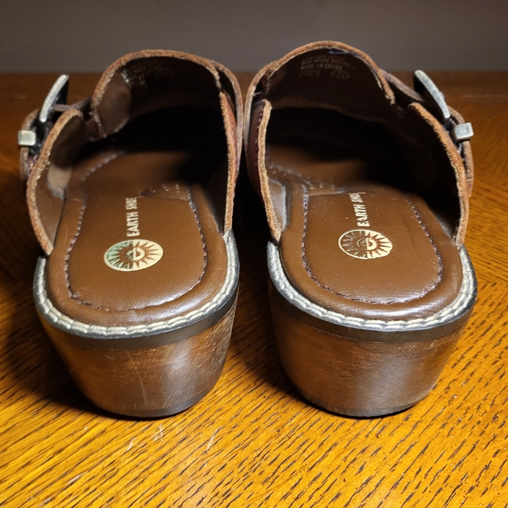 EARTH SHOE Vintage Leather Clogs With Decorative Buckle Women's Sz 7½ EUC - Picture 5 of 10